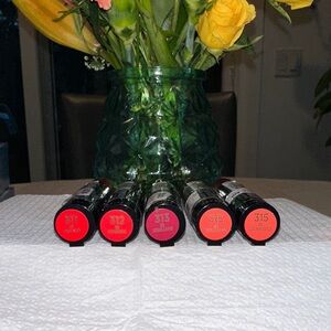 L'Oreal Be Brilliant #311
It is a permanent lipgloss that